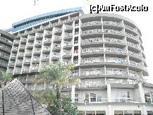 [P25] Hotelul văzut din interior. În dreapta sunt apartamentele iar balcoanele mici sunt de la camerele cu 2 paturi. La etajul 1 este restaurantul Italian (a la carte). » foto by Utube
 - 
<span class="allrVoted glyphicon glyphicon-heart hidden" id="av133309"></span>
<a class="m-l-10 hidden" id="sv133309" onclick="voting_Foto_DelVot(,133309,173)" role="button">șterge vot <span class="glyphicon glyphicon-remove"></span></a>
<a id="v9133309" class=" c-red"  onclick="voting_Foto_SetVot(133309)" role="button"><span class="glyphicon glyphicon-heart-empty"></span> <b>LIKE</b> = Votează poza</a> <img class="hidden"  id="f133309W9" src="/imagini/loader.gif" border="0" /><span class="AjErrMes hidden" id="e133309ErM"></span>
