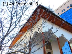 [P11] Sub streașina Bisericii Bucur Ciobanul.  » foto by tata123 🔱
 - 
<span class="allrVoted glyphicon glyphicon-heart hidden" id="av833028"></span>
<a class="m-l-10 hidden" id="sv833028" onclick="voting_Foto_DelVot(,833028,3729)" role="button">șterge vot <span class="glyphicon glyphicon-remove"></span></a>
<a id="v9833028" class=" c-red"  onclick="voting_Foto_SetVot(833028)" role="button"><span class="glyphicon glyphicon-heart-empty"></span> <b>LIKE</b> = Votează poza</a> <img class="hidden"  id="f833028W9" src="/imagini/loader.gif" border="0" /><span class="AjErrMes hidden" id="e833028ErM"></span>