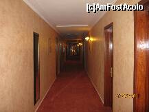 [P01] Holul hotelului la etajul unde am fost cazat. Un mare minus: nu exista semnalizare la iesirea din lift pentru camere si nici pentru amplasarea liftului, iar numerotarea camerelor nu prea are legatura cu etajul :)) » foto by C.Todi
 - 
<span class="allrVoted glyphicon glyphicon-heart hidden" id="av203948"></span>
<a class="m-l-10 hidden" id="sv203948" onclick="voting_Foto_DelVot(,203948,687)" role="button">șterge vot <span class="glyphicon glyphicon-remove"></span></a>
<a id="v9203948" class=" c-red"  onclick="voting_Foto_SetVot(203948)" role="button"><span class="glyphicon glyphicon-heart-empty"></span> <b>LIKE</b> = Votează poza</a> <img class="hidden"  id="f203948W9" src="/imagini/loader.gif" border="0" /><span class="AjErrMes hidden" id="e203948ErM"></span>