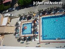 [P43] HE - piscina pentru copii, vazuta de pe hotel. » foto by Horia
 - 
<span class="allrVoted glyphicon glyphicon-heart hidden" id="av140452"></span>
<a class="m-l-10 hidden" id="sv140452" onclick="voting_Foto_DelVot(,140452,217)" role="button">șterge vot <span class="glyphicon glyphicon-remove"></span></a>
<a id="v9140452" class=" c-red"  onclick="voting_Foto_SetVot(140452)" role="button"><span class="glyphicon glyphicon-heart-empty"></span> <b>LIKE</b> = Votează poza</a> <img class="hidden"  id="f140452W9" src="/imagini/loader.gif" border="0" /><span class="AjErrMes hidden" id="e140452ErM"></span>