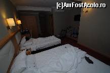 [P33] Istanbul Hotel Erboy - camera noastra - family room - vedere de unghi larg - scuzati dezordinea ! camera avea fereastra in interior (deci fara view) dar nici o problema ca nu stateam aici decat sa dormim ! camera este larga si spatioasa. ne-a placut !! » foto by lv67x
 - 
<span class="allrVoted glyphicon glyphicon-heart hidden" id="av90225"></span>
<a class="m-l-10 hidden" id="sv90225" onclick="voting_Foto_DelVot(,90225,219)" role="button">șterge vot <span class="glyphicon glyphicon-remove"></span></a>
<a id="v990225" class=" c-red"  onclick="voting_Foto_SetVot(90225)" role="button"><span class="glyphicon glyphicon-heart-empty"></span> <b>LIKE</b> = Votează poza</a> <img class="hidden"  id="f90225W9" src="/imagini/loader.gif" border="0" /><span class="AjErrMes hidden" id="e90225ErM"></span>