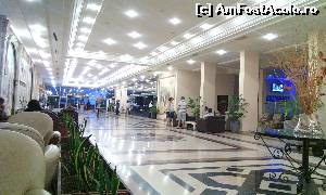 [P10] Imagine din lobby. Aici se gaseau numeroase spatii de recreere, unde puteai savura un suc, o cahea sau o prajitura, si terminand cu jod de carti, table, remy sau sa imprumuti o carte si sa citesti in timpul liber. Au carti in bibloteca chiar si in romana.  » foto by bullet123
 - 
<span class="allrVoted glyphicon glyphicon-heart hidden" id="av630278"></span>
<a class="m-l-10 hidden" id="sv630278" onclick="voting_Foto_DelVot(,630278,226)" role="button">șterge vot <span class="glyphicon glyphicon-remove"></span></a>
<a id="v9630278" class=" c-red"  onclick="voting_Foto_SetVot(630278)" role="button"><span class="glyphicon glyphicon-heart-empty"></span> <b>LIKE</b> = Votează poza</a> <img class="hidden"  id="f630278W9" src="/imagini/loader.gif" border="0" /><span class="AjErrMes hidden" id="e630278ErM"></span>