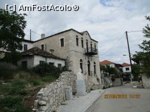 [P33] Casa V. Vassilikos, în dreapta e parcare pentru autoturisme, grija ca nu are parapet.  » foto by elviramvio
 - 
<span class="allrVoted glyphicon glyphicon-heart hidden" id="av821495"></span>
<a class="m-l-10 hidden" id="sv821495" onclick="voting_Foto_DelVot(,821495,460)" role="button">șterge vot <span class="glyphicon glyphicon-remove"></span></a>
<a id="v9821495" class=" c-red"  onclick="voting_Foto_SetVot(821495)" role="button"><span class="glyphicon glyphicon-heart-empty"></span> <b>LIKE</b> = Votează poza</a> <img class="hidden"  id="f821495W9" src="/imagini/loader.gif" border="0" /><span class="AjErrMes hidden" id="e821495ErM"></span>