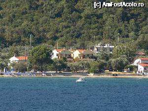 [P66] Thassos - Insula verde a Greciei. Pe ferryboat. Cele 2 vile identice din mijloc formeaza complexul Teresa, cel in care ne-am cazat in Limenas. » foto by vega06
 - 
<span class="allrVoted glyphicon glyphicon-heart hidden" id="av693528"></span>
<a class="m-l-10 hidden" id="sv693528" onclick="voting_Foto_DelVot(,693528,460)" role="button">șterge vot <span class="glyphicon glyphicon-remove"></span></a>
<a id="v9693528" class=" c-red"  onclick="voting_Foto_SetVot(693528)" role="button"><span class="glyphicon glyphicon-heart-empty"></span> <b>LIKE</b> = Votează poza</a> <img class="hidden"  id="f693528W9" src="/imagini/loader.gif" border="0" /><span class="AjErrMes hidden" id="e693528ErM"></span>