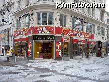 P04 [JAN-2010] Viena - unul din magazinele de suveniruri din centrul Vienei, un paradis al dulciurilor :))