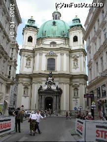 [P13] Aproape de capătul străzii Graben, la dreapta se deschide Jungferngasse, la capătul căreia apare în toată splendoarea Peterskirche. » foto by Costi
 - 
<span class="allrVoted glyphicon glyphicon-heart hidden" id="av28549"></span>
<a class="m-l-10 hidden" id="sv28549" onclick="voting_Foto_DelVot(,28549,461)" role="button">șterge vot <span class="glyphicon glyphicon-remove"></span></a>
<a id="v928549" class=" c-red"  onclick="voting_Foto_SetVot(28549)" role="button"><span class="glyphicon glyphicon-heart-empty"></span> <b>LIKE</b> = Votează poza</a> <img class="hidden"  id="f28549W9" src="/imagini/loader.gif" border="0" /><span class="AjErrMes hidden" id="e28549ErM"></span>