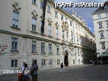 [P17] O clădire cu o arhitectură deosebită, Böhmische Hofkanzlei, sediul Curţii Constituţionale a Austriei, din Judenplatz » foto by Costi
 - 
<span class="allrVoted glyphicon glyphicon-heart hidden" id="av28568"></span>
<a class="m-l-10 hidden" id="sv28568" onclick="voting_Foto_DelVot(,28568,461)" role="button">șterge vot <span class="glyphicon glyphicon-remove"></span></a>
<a id="v928568" class=" c-red"  onclick="voting_Foto_SetVot(28568)" role="button"><span class="glyphicon glyphicon-heart-empty"></span> <b>LIKE</b> = Votează poza</a> <img class="hidden"  id="f28568W9" src="/imagini/loader.gif" border="0" /><span class="AjErrMes hidden" id="e28568ErM"></span>