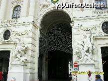 [P84] la Palatul Imperial Hofburg. » foto by adryana
 - 
<span class="allrVoted glyphicon glyphicon-heart hidden" id="av312677"></span>
<a class="m-l-10 hidden" id="sv312677" onclick="voting_Foto_DelVot(,312677,461)" role="button">șterge vot <span class="glyphicon glyphicon-remove"></span></a>
<a id="v9312677" class=" c-red"  onclick="voting_Foto_SetVot(312677)" role="button"><span class="glyphicon glyphicon-heart-empty"></span> <b>LIKE</b> = Votează poza</a> <img class="hidden"  id="f312677W9" src="/imagini/loader.gif" border="0" /><span class="AjErrMes hidden" id="e312677ErM"></span>