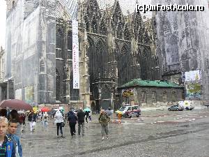 [P27] Catedrala Sf Stefan (Stephansdom) a fost construita in anul 1147 dar acoperisul sau din tigla sub forma de diamant a fost adaugat in anul 1952. Arhitectura catedralei aparţine stilului gotic.  » foto by stellinna
 - 
<span class="allrVoted glyphicon glyphicon-heart hidden" id="av678090"></span>
<a class="m-l-10 hidden" id="sv678090" onclick="voting_Foto_DelVot(,678090,461)" role="button">șterge vot <span class="glyphicon glyphicon-remove"></span></a>
<a id="v9678090" class=" c-red"  onclick="voting_Foto_SetVot(678090)" role="button"><span class="glyphicon glyphicon-heart-empty"></span> <b>LIKE</b> = Votează poza</a> <img class="hidden"  id="f678090W9" src="/imagini/loader.gif" border="0" /><span class="AjErrMes hidden" id="e678090ErM"></span>