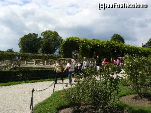 [P36] Parcul palatului Schönbrunn ofera numeroase atractii, printre care gradina Privy, cea mai veche gradina zoologica din lume, un labirint si Gloriette, o resedinta de vara construita din marmura, aflata pe un deal inalt de 60 m.  » foto by stellinna
 - 
<span class="allrVoted glyphicon glyphicon-heart hidden" id="av678116"></span>
<a class="m-l-10 hidden" id="sv678116" onclick="voting_Foto_DelVot(,678116,461)" role="button">șterge vot <span class="glyphicon glyphicon-remove"></span></a>
<a id="v9678116" class=" c-red"  onclick="voting_Foto_SetVot(678116)" role="button"><span class="glyphicon glyphicon-heart-empty"></span> <b>LIKE</b> = Votează poza</a> <img class="hidden"  id="f678116W9" src="/imagini/loader.gif" border="0" /><span class="AjErrMes hidden" id="e678116ErM"></span>