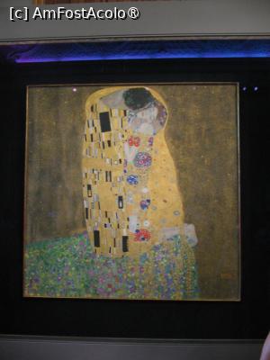 [P10] Nucleul expozitiei din Belvedere este format din 24 de lucrari de Gustav Klimt. In mod special, pictura lui Klimt „Sarutul“, renumita la nivel mondial, ii reprezinta pe Klimt si pe muza sa, Emilie Flöge, ca pereche de indragostiti.  » foto by geani anto
 - 
<span class="allrVoted glyphicon glyphicon-heart hidden" id="av1400884"></span>
<a class="m-l-10 hidden" id="sv1400884" onclick="voting_Foto_DelVot(,1400884,461)" role="button">șterge vot <span class="glyphicon glyphicon-remove"></span></a>
<a id="v91400884" class=" c-red"  onclick="voting_Foto_SetVot(1400884)" role="button"><span class="glyphicon glyphicon-heart-empty"></span> <b>LIKE</b> = Votează poza</a> <img class="hidden"  id="f1400884W9" src="/imagini/loader.gif" border="0" /><span class="AjErrMes hidden" id="e1400884ErM"></span>