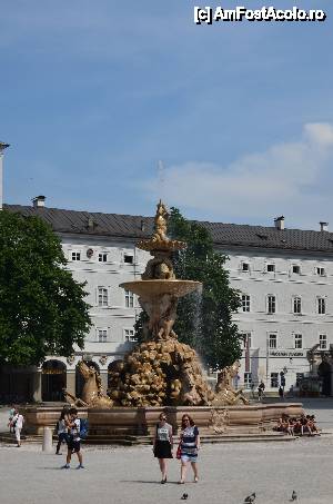 [P09] Salzburg, Residenzplatz, Residenzbrunnen » foto by unq
 - 
<span class="allrVoted glyphicon glyphicon-heart hidden" id="av481378"></span>
<a class="m-l-10 hidden" id="sv481378" onclick="voting_Foto_DelVot(,481378,464)" role="button">șterge vot <span class="glyphicon glyphicon-remove"></span></a>
<a id="v9481378" class=" c-red"  onclick="voting_Foto_SetVot(481378)" role="button"><span class="glyphicon glyphicon-heart-empty"></span> <b>LIKE</b> = Votează poza</a> <img class="hidden"  id="f481378W9" src="/imagini/loader.gif" border="0" /><span class="AjErrMes hidden" id="e481378ErM"></span>