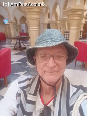 [P01] Selfie la sosire in hotel langa receptie » foto by dorgo
 - 
<span class="allrVoted glyphicon glyphicon-heart hidden" id="av1428932"></span>
<a class="m-l-10 hidden" id="sv1428932" onclick="voting_Foto_DelVot(,1428932,469)" role="button">șterge vot <span class="glyphicon glyphicon-remove"></span></a>
<a id="v91428932" class=" c-red"  onclick="voting_Foto_SetVot(1428932)" role="button"><span class="glyphicon glyphicon-heart-empty"></span> <b>LIKE</b> = Votează poza</a> <img class="hidden"  id="f1428932W9" src="/imagini/loader.gif" border="0" /><span class="AjErrMes hidden" id="e1428932ErM"></span>