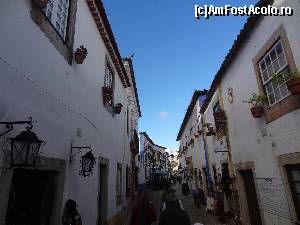 [P18] Obidos - In zilele noastre zidurile inconjoara strazi pavate, flancate de casele imaculate varuite in alb, cu borduri intr-o culoare ultramarin sau galben-sofran, gradini cu vegetatie luxurianta, biserici si capele, pete de culori din ,,hartie'' (bougainvillea) de culoare sosu aprins si magazine de suveniruri.  » foto by Marian Preda
 - 
<span class="allrVoted glyphicon glyphicon-heart hidden" id="av548359"></span>
<a class="m-l-10 hidden" id="sv548359" onclick="voting_Foto_DelVot(,548359,516)" role="button">șterge vot <span class="glyphicon glyphicon-remove"></span></a>
<a id="v9548359" class=" c-red"  onclick="voting_Foto_SetVot(548359)" role="button"><span class="glyphicon glyphicon-heart-empty"></span> <b>LIKE</b> = Votează poza</a> <img class="hidden"  id="f548359W9" src="/imagini/loader.gif" border="0" /><span class="AjErrMes hidden" id="e548359ErM"></span>