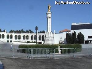 [P31] Statuia lui Iisus din uriaşa esplanadă a Sanctuarului de la Fatima.  » foto by Carmen Ion
 - 
<span class="allrVoted glyphicon glyphicon-heart hidden" id="av613572"></span>
<a class="m-l-10 hidden" id="sv613572" onclick="voting_Foto_DelVot(,613572,516)" role="button">șterge vot <span class="glyphicon glyphicon-remove"></span></a>
<a id="v9613572" class=" c-red"  onclick="voting_Foto_SetVot(613572)" role="button"><span class="glyphicon glyphicon-heart-empty"></span> <b>LIKE</b> = Votează poza</a> <img class="hidden"  id="f613572W9" src="/imagini/loader.gif" border="0" /><span class="AjErrMes hidden" id="e613572ErM"></span>