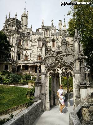 [P03] Quinta de Regaleira, Sintra » foto by Gina D
 - 
<span class="allrVoted glyphicon glyphicon-heart hidden" id="av685892"></span>
<a class="m-l-10 hidden" id="sv685892" onclick="voting_Foto_DelVot(,685892,516)" role="button">șterge vot <span class="glyphicon glyphicon-remove"></span></a>
<a id="v9685892" class=" c-red"  onclick="voting_Foto_SetVot(685892)" role="button"><span class="glyphicon glyphicon-heart-empty"></span> <b>LIKE</b> = Votează poza</a> <img class="hidden"  id="f685892W9" src="/imagini/loader.gif" border="0" /><span class="AjErrMes hidden" id="e685892ErM"></span>