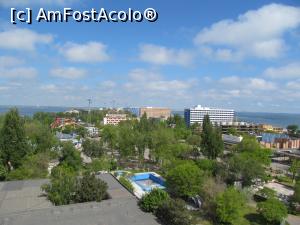 [P09] Panorama staţiunii Mamaia, văzută de la fereastra camerei. 
A Mamaia üdülőhely kilátása, a szoba ablakából látva. » foto by maimutarescu
 - 
<span class="allrVoted glyphicon glyphicon-heart hidden" id="av735864"></span>
<a class="m-l-10 hidden" id="sv735864" onclick="voting_Foto_DelVot(,735864,559)" role="button">șterge vot <span class="glyphicon glyphicon-remove"></span></a>
<a id="v9735864" class=" c-red"  onclick="voting_Foto_SetVot(735864)" role="button"><span class="glyphicon glyphicon-heart-empty"></span> <b>LIKE</b> = Votează poza</a> <img class="hidden"  id="f735864W9" src="/imagini/loader.gif" border="0" /><span class="AjErrMes hidden" id="e735864ErM"></span>