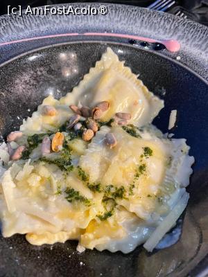 [P06] La restaurant Italian » foto by M'Liviu
 - 
<span class="allrVoted glyphicon glyphicon-heart hidden" id="av1492325"></span>
<a class="m-l-10 hidden" id="sv1492325" onclick="voting_Foto_DelVot(,1492325,6)" role="button">șterge vot <span class="glyphicon glyphicon-remove"></span></a>
<a id="v91492325" class=" c-red"  onclick="voting_Foto_SetVot(1492325)" role="button"><span class="glyphicon glyphicon-heart-empty"></span> <b>LIKE</b> = Votează poza</a> <img class="hidden"  id="f1492325W9" src="/imagini/loader.gif" border="0" /><span class="AjErrMes hidden" id="e1492325ErM"></span>