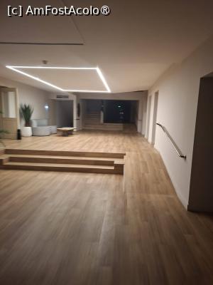 [P15] Receptia spre scari si restaurant » foto by Teodor17
 - 
<span class="allrVoted glyphicon glyphicon-heart hidden" id="av1531785"></span>
<a class="m-l-10 hidden" id="sv1531785" onclick="voting_Foto_DelVot(,1531785,820)" role="button">șterge vot <span class="glyphicon glyphicon-remove"></span></a>
<a id="v91531785" class=" c-red"  onclick="voting_Foto_SetVot(1531785)" role="button"><span class="glyphicon glyphicon-heart-empty"></span> <b>LIKE</b> = Votează poza</a> <img class="hidden"  id="f1531785W9" src="/imagini/loader.gif" border="0" /><span class="AjErrMes hidden" id="e1531785ErM"></span>