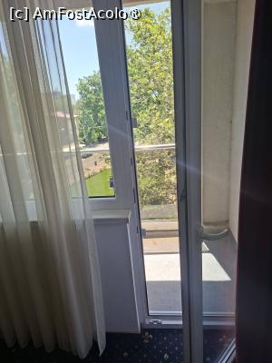 [P22] Intrarea spre balcon » foto by Teodor17
 - 
<span class="allrVoted glyphicon glyphicon-heart hidden" id="av1531792"></span>
<a class="m-l-10 hidden" id="sv1531792" onclick="voting_Foto_DelVot(,1531792,820)" role="button">șterge vot <span class="glyphicon glyphicon-remove"></span></a>
<a id="v91531792" class=" c-red"  onclick="voting_Foto_SetVot(1531792)" role="button"><span class="glyphicon glyphicon-heart-empty"></span> <b>LIKE</b> = Votează poza</a> <img class="hidden"  id="f1531792W9" src="/imagini/loader.gif" border="0" /><span class="AjErrMes hidden" id="e1531792ErM"></span>