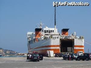 [P19] Ghinionistii care nu au apucat sa urce pe ferry-ul de ora 10:15 din Zante spre Killini si care spera sa aiba noroc sa se poata imbarca pe ferry-ul de ora 13:00, asta pentru ca se acorda prioritate grecilor, iar celorlalti turisti nu li se spunea nimic de rezervari sau despre listele de asteptare » foto by tdgabriela
 - 
<span class="allrVoted glyphicon glyphicon-heart hidden" id="av462872"></span>
<a class="m-l-10 hidden" id="sv462872" onclick="voting_Foto_DelVot(,462872,872)" role="button">șterge vot <span class="glyphicon glyphicon-remove"></span></a>
<a id="v9462872" class=" c-red"  onclick="voting_Foto_SetVot(462872)" role="button"><span class="glyphicon glyphicon-heart-empty"></span> <b>LIKE</b> = Votează poza</a> <img class="hidden"  id="f462872W9" src="/imagini/loader.gif" border="0" /><span class="AjErrMes hidden" id="e462872ErM"></span>