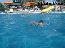 [P09] La picina mare; in fundal se vede toboganul de la piscina pentru copii si cel cu acoperis albastru e barul de la piscina al hotelului Arabella » foto by tumisfabu
 - 
<span class="allrVoted glyphicon glyphicon-heart hidden" id="av266400"></span>
<a class="m-l-10 hidden" id="sv266400" onclick="voting_Foto_DelVot(,266400,920)" role="button">șterge vot <span class="glyphicon glyphicon-remove"></span></a>
<a id="v9266400" class=" c-red"  onclick="voting_Foto_SetVot(266400)" role="button"><span class="glyphicon glyphicon-heart-empty"></span> <b>LIKE</b> = Votează poza</a> <img class="hidden"  id="f266400W9" src="/imagini/loader.gif" border="0" /><span class="AjErrMes hidden" id="e266400ErM"></span>