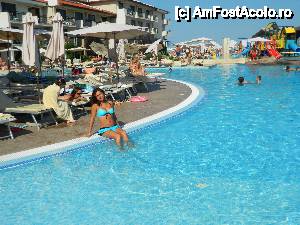 [P03] Piscina mare din fata hotelului - se verifica temperatura apei...  » foto by misu71
 - 
<span class="allrVoted glyphicon glyphicon-heart hidden" id="av444005"></span>
<a class="m-l-10 hidden" id="sv444005" onclick="voting_Foto_DelVot(,444005,935)" role="button">șterge vot <span class="glyphicon glyphicon-remove"></span></a>
<a id="v9444005" class=" c-red"  onclick="voting_Foto_SetVot(444005)" role="button"><span class="glyphicon glyphicon-heart-empty"></span> <b>LIKE</b> = Votează poza</a> <img class="hidden"  id="f444005W9" src="/imagini/loader.gif" border="0" /><span class="AjErrMes hidden" id="e444005ErM"></span>