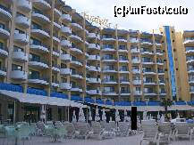 [P04] Hotel Grifid Arabella - corpul central, faţada dinspre piscină/mare, ziua. » foto by Dragoș_MD
 - 
<span class="allrVoted glyphicon glyphicon-heart hidden" id="av132500"></span>
<a class="m-l-10 hidden" id="sv132500" onclick="voting_Foto_DelVot(,132500,947)" role="button">șterge vot <span class="glyphicon glyphicon-remove"></span></a>
<a id="v9132500" class=" c-red"  onclick="voting_Foto_SetVot(132500)" role="button"><span class="glyphicon glyphicon-heart-empty"></span> <b>LIKE</b> = Votează poza</a> <img class="hidden"  id="f132500W9" src="/imagini/loader.gif" border="0" /><span class="AjErrMes hidden" id="e132500ErM"></span>