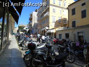 [P19] Motocicletele și scuterele - principalele mijloace de transport în Corfu Town » foto by Carmen Ion
 - 
<span class="allrVoted glyphicon glyphicon-heart hidden" id="av1026387"></span>
<a class="m-l-10 hidden" id="sv1026387" onclick="voting_Foto_DelVot(,1026387,993)" role="button">șterge vot <span class="glyphicon glyphicon-remove"></span></a>
<a id="v91026387" class=" c-red"  onclick="voting_Foto_SetVot(1026387)" role="button"><span class="glyphicon glyphicon-heart-empty"></span> <b>LIKE</b> = Votează poza</a> <img class="hidden"  id="f1026387W9" src="/imagini/loader.gif" border="0" /><span class="AjErrMes hidden" id="e1026387ErM"></span>