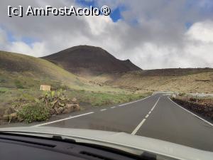 [P01] Pe șoselele insulei Lanzarote; pe fundal, vulcanul Corona » foto by crismis
 - 
<span class="allrVoted glyphicon glyphicon-heart hidden" id="av1483989"></span>
<a class="m-l-10 hidden" id="sv1483989" onclick="voting_Foto_DelVot(,1483989,1154)" role="button">șterge vot <span class="glyphicon glyphicon-remove"></span></a>
<a id="v91483989" class=" c-red"  onclick="voting_Foto_SetVot(1483989)" role="button"><span class="glyphicon glyphicon-heart-empty"></span> <b>LIKE</b> = Votează poza</a> <img class="hidden"  id="f1483989W9" src="/imagini/loader.gif" border="0" /><span class="AjErrMes hidden" id="e1483989ErM"></span>
