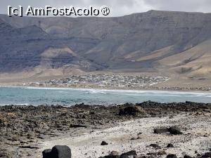 [P69] Vedere spre plaja Famara din La Caleta » foto by crismis
 - 
<span class="allrVoted glyphicon glyphicon-heart hidden" id="av1484057"></span>
<a class="m-l-10 hidden" id="sv1484057" onclick="voting_Foto_DelVot(,1484057,1154)" role="button">șterge vot <span class="glyphicon glyphicon-remove"></span></a>
<a id="v91484057" class=" c-red"  onclick="voting_Foto_SetVot(1484057)" role="button"><span class="glyphicon glyphicon-heart-empty"></span> <b>LIKE</b> = Votează poza</a> <img class="hidden"  id="f1484057W9" src="/imagini/loader.gif" border="0" /><span class="AjErrMes hidden" id="e1484057ErM"></span>