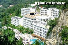 [P24] Cum este construit hotelul. Se vede soseaua care da spre receptie, sala de mese, piscina... acum s intelege de ce schimbam 2 lifturi pentru a ajunge la camera si mai ales la nivelul piscinei.  » foto by Cristina2k8
 - 
<span class="allrVoted glyphicon glyphicon-heart hidden" id="av427955"></span>
<a class="m-l-10 hidden" id="sv427955" onclick="voting_Foto_DelVot(,427955,1198)" role="button">șterge vot <span class="glyphicon glyphicon-remove"></span></a>
<a id="v9427955" class=" c-red"  onclick="voting_Foto_SetVot(427955)" role="button"><span class="glyphicon glyphicon-heart-empty"></span> <b>LIKE</b> = Votează poza</a> <img class="hidden"  id="f427955W9" src="/imagini/loader.gif" border="0" /><span class="AjErrMes hidden" id="e427955ErM"></span>