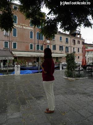 [P01] în faţa hotelului, lângă canal, cu terasa pustie, acum, din cauza timpului mohorât » foto by barbu minel
 - 
<span class="allrVoted glyphicon glyphicon-heart hidden" id="av569166"></span>
<a class="m-l-10 hidden" id="sv569166" onclick="voting_Foto_DelVot(,569166,1229)" role="button">șterge vot <span class="glyphicon glyphicon-remove"></span></a>
<a id="v9569166" class=" c-red"  onclick="voting_Foto_SetVot(569166)" role="button"><span class="glyphicon glyphicon-heart-empty"></span> <b>LIKE</b> = Votează poza</a> <img class="hidden"  id="f569166W9" src="/imagini/loader.gif" border="0" /><span class="AjErrMes hidden" id="e569166ErM"></span>