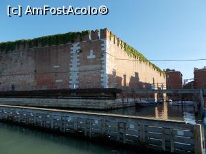 [P14] Veneția. Zidurile Arsenalului.  » foto by mihaelavoicu
 - 
<span class="allrVoted glyphicon glyphicon-heart hidden" id="av976967"></span>
<a class="m-l-10 hidden" id="sv976967" onclick="voting_Foto_DelVot(,976967,1229)" role="button">șterge vot <span class="glyphicon glyphicon-remove"></span></a>
<a id="v9976967" class=" c-red"  onclick="voting_Foto_SetVot(976967)" role="button"><span class="glyphicon glyphicon-heart-empty"></span> <b>LIKE</b> = Votează poza</a> <img class="hidden"  id="f976967W9" src="/imagini/loader.gif" border="0" /><span class="AjErrMes hidden" id="e976967ErM"></span>