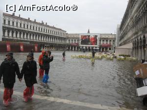 [P17] Piața San Marco inundată (foto oct. 2010)  » foto by mihaelavoicu
 - 
<span class="allrVoted glyphicon glyphicon-heart hidden" id="av976970"></span>
<a class="m-l-10 hidden" id="sv976970" onclick="voting_Foto_DelVot(,976970,1229)" role="button">șterge vot <span class="glyphicon glyphicon-remove"></span></a>
<a id="v9976970" class=" c-red"  onclick="voting_Foto_SetVot(976970)" role="button"><span class="glyphicon glyphicon-heart-empty"></span> <b>LIKE</b> = Votează poza</a> <img class="hidden"  id="f976970W9" src="/imagini/loader.gif" border="0" /><span class="AjErrMes hidden" id="e976970ErM"></span>
