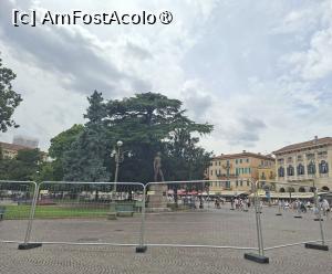 [P11] Piazza Bra - Monumentul celor căzuți pentru libertate » foto by Carmen Ion
 - 
<span class="allrVoted glyphicon glyphicon-heart hidden" id="av1547916"></span>
<a class="m-l-10 hidden" id="sv1547916" onclick="voting_Foto_DelVot(,1547916,1233)" role="button">șterge vot <span class="glyphicon glyphicon-remove"></span></a>
<a id="v91547916" class=" c-red"  onclick="voting_Foto_SetVot(1547916)" role="button"><span class="glyphicon glyphicon-heart-empty"></span> <b>LIKE</b> = Votează poza</a> <img class="hidden"  id="f1547916W9" src="/imagini/loader.gif" border="0" /><span class="AjErrMes hidden" id="e1547916ErM"></span>