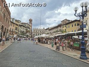 [P43] Piazza dele Erbe cu Torre Lamberti în fundal » foto by Carmen Ion
 - 
<span class="allrVoted glyphicon glyphicon-heart hidden" id="av1547948"></span>
<a class="m-l-10 hidden" id="sv1547948" onclick="voting_Foto_DelVot(,1547948,1233)" role="button">șterge vot <span class="glyphicon glyphicon-remove"></span></a>
<a id="v91547948" class=" c-red"  onclick="voting_Foto_SetVot(1547948)" role="button"><span class="glyphicon glyphicon-heart-empty"></span> <b>LIKE</b> = Votează poza</a> <img class="hidden"  id="f1547948W9" src="/imagini/loader.gif" border="0" /><span class="AjErrMes hidden" id="e1547948ErM"></span>
