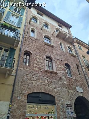 [P74] Casa Julietei » foto by Carmen Ion
 - 
<span class="allrVoted glyphicon glyphicon-heart hidden" id="av1547979"></span>
<a class="m-l-10 hidden" id="sv1547979" onclick="voting_Foto_DelVot(,1547979,1233)" role="button">șterge vot <span class="glyphicon glyphicon-remove"></span></a>
<a id="v91547979" class=" c-red"  onclick="voting_Foto_SetVot(1547979)" role="button"><span class="glyphicon glyphicon-heart-empty"></span> <b>LIKE</b> = Votează poza</a> <img class="hidden"  id="f1547979W9" src="/imagini/loader.gif" border="0" /><span class="AjErrMes hidden" id="e1547979ErM"></span>