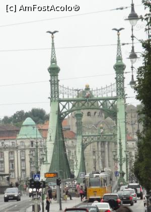 [P01] Unul dintre podurile cele mai frumoase ale Budapestei, pe care l-am strabatut ca pietoni este <strong>Podul Libertatii. </strong>Stalpii de fier sunt acoperiti cu tabla, bogat decorata in stil Art Nouveau. Legatura dintre acestia se face prin intermediul cate unui portal arcuit, pe fiecare dintre acestia exis » foto by geani anto
 - 
<span class="allrVoted glyphicon glyphicon-heart hidden" id="av1328549"></span>
<a class="m-l-10 hidden" id="sv1328549" onclick="voting_Foto_DelVot(,1328549,1275)" role="button">șterge vot <span class="glyphicon glyphicon-remove"></span></a>
<a id="v91328549" class=" c-red"  onclick="voting_Foto_SetVot(1328549)" role="button"><span class="glyphicon glyphicon-heart-empty"></span> <b>LIKE</b> = Votează poza</a> <img class="hidden"  id="f1328549W9" src="/imagini/loader.gif" border="0" /><span class="AjErrMes hidden" id="e1328549ErM"></span>
