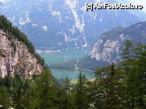 [P08] Lacul Hallstatt - vedere dinspre Peștera de Gheață » foto by makuy*
 - 
<span class="allrVoted glyphicon glyphicon-heart hidden" id="av435105"></span>
<a class="m-l-10 hidden" id="sv435105" onclick="voting_Foto_DelVot(,435105,1383)" role="button">șterge vot <span class="glyphicon glyphicon-remove"></span></a>
<a id="v9435105" class=" c-red"  onclick="voting_Foto_SetVot(435105)" role="button"><span class="glyphicon glyphicon-heart-empty"></span> <b>LIKE</b> = Votează poza</a> <img class="hidden"  id="f435105W9" src="/imagini/loader.gif" border="0" /><span class="AjErrMes hidden" id="e435105ErM"></span>