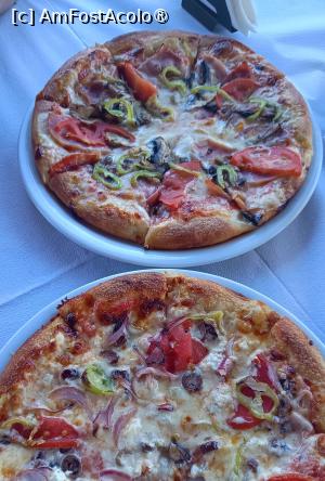 [P48] Sykia - Pizza Toula, am luat doar două, erau oricum foarte mari » foto by Dragoș_MD
 - 
<span class="allrVoted glyphicon glyphicon-heart hidden" id="av1469545"></span>
<a class="m-l-10 hidden" id="sv1469545" onclick="voting_Foto_DelVot(,1469545,1423)" role="button">șterge vot <span class="glyphicon glyphicon-remove"></span></a>
<a id="v91469545" class=" c-red"  onclick="voting_Foto_SetVot(1469545)" role="button"><span class="glyphicon glyphicon-heart-empty"></span> <b>LIKE</b> = Votează poza</a> <img class="hidden"  id="f1469545W9" src="/imagini/loader.gif" border="0" /><span class="AjErrMes hidden" id="e1469545ErM"></span>