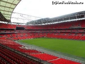 [P11] Interiorul stadionului Wembley; am avut ocazia sa coboram si mai jos, langa peluza » foto by ChocoGun
 - 
<span class="allrVoted glyphicon glyphicon-heart hidden" id="av621505"></span>
<a class="m-l-10 hidden" id="sv621505" onclick="voting_Foto_DelVot(,621505,1570)" role="button">șterge vot <span class="glyphicon glyphicon-remove"></span></a>
<a id="v9621505" class=" c-red"  onclick="voting_Foto_SetVot(621505)" role="button"><span class="glyphicon glyphicon-heart-empty"></span> <b>LIKE</b> = Votează poza</a> <img class="hidden"  id="f621505W9" src="/imagini/loader.gif" border="0" /><span class="AjErrMes hidden" id="e621505ErM"></span>