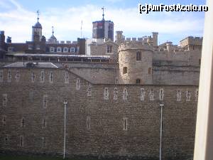 [P14] celebrul castel Tower of London » foto by robert
 - 
<span class="allrVoted glyphicon glyphicon-heart hidden" id="av585848"></span>
<a class="m-l-10 hidden" id="sv585848" onclick="voting_Foto_DelVot(,585848,1570)" role="button">șterge vot <span class="glyphicon glyphicon-remove"></span></a>
<a id="v9585848" class=" c-red"  onclick="voting_Foto_SetVot(585848)" role="button"><span class="glyphicon glyphicon-heart-empty"></span> <b>LIKE</b> = Votează poza</a> <img class="hidden"  id="f585848W9" src="/imagini/loader.gif" border="0" /><span class="AjErrMes hidden" id="e585848ErM"></span>