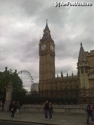 [P02] Big Ben si London Eye sau trecutul si prezentul se imbina armonios in Londra.  » foto by corinka
 - 
<span class="allrVoted glyphicon glyphicon-heart hidden" id="av457531"></span>
<a class="m-l-10 hidden" id="sv457531" onclick="voting_Foto_DelVot(,457531,1570)" role="button">șterge vot <span class="glyphicon glyphicon-remove"></span></a>
<a id="v9457531" class=" c-red"  onclick="voting_Foto_SetVot(457531)" role="button"><span class="glyphicon glyphicon-heart-empty"></span> <b>LIKE</b> = Votează poza</a> <img class="hidden"  id="f457531W9" src="/imagini/loader.gif" border="0" /><span class="AjErrMes hidden" id="e457531ErM"></span>