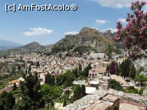 P02 [JUN-2017] Taormina văzută de pe zidurile amfiteatrului antic