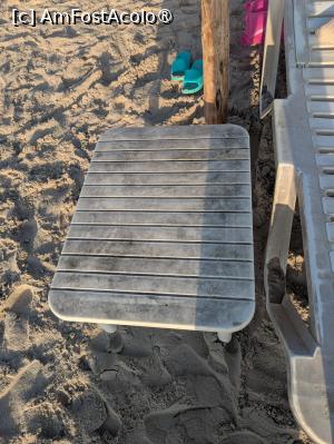 [P13] O măsuță de plajă acoperită de mucegai negru. O mare parte din mobilierul de pe plajă era într-o stare asemănătoare » foto by AntonioB
 - 
<span class="allrVoted glyphicon glyphicon-heart hidden" id="av1542943"></span>
<a class="m-l-10 hidden" id="sv1542943" onclick="voting_Foto_DelVot(,1542943,1587)" role="button">șterge vot <span class="glyphicon glyphicon-remove"></span></a>
<a id="v91542943" class=" c-red"  onclick="voting_Foto_SetVot(1542943)" role="button"><span class="glyphicon glyphicon-heart-empty"></span> <b>LIKE</b> = Votează poza</a> <img class="hidden"  id="f1542943W9" src="/imagini/loader.gif" border="0" /><span class="AjErrMes hidden" id="e1542943ErM"></span>