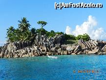 P11 [APR-2012] Insula Saint Pierre (e f. mica, doar atat cat se vede in poza). Este una dintre imaginile reprezentative pentru Seychelles. Am vazut-o in majoritatea pps-urilor pe care le-am vizualizat inainte de a pleca in sejur. Se afla intr-o rezervatie marina si este considerata drept unul dintre cele mai bune locuri de snorkeling din Republica.