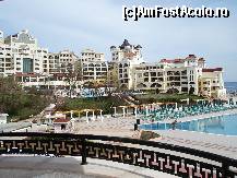 [P16] Marina Royal Palace - hotelul și piscinele văzute de pe terasa de la Marina Beach » foto by nicole33
 - 
<span class="allrVoted glyphicon glyphicon-heart hidden" id="av312900"></span>
<a class="m-l-10 hidden" id="sv312900" onclick="voting_Foto_DelVot(,312900,1618)" role="button">șterge vot <span class="glyphicon glyphicon-remove"></span></a>
<a id="v9312900" class=" c-red"  onclick="voting_Foto_SetVot(312900)" role="button"><span class="glyphicon glyphicon-heart-empty"></span> <b>LIKE</b> = Votează poza</a> <img class="hidden"  id="f312900W9" src="/imagini/loader.gif" border="0" /><span class="AjErrMes hidden" id="e312900ErM"></span>