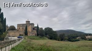 [P02] castelul Lourmarin, vazut de pe soseaua spre sat » foto by Yolanda
 - 
<span class="allrVoted glyphicon glyphicon-heart hidden" id="av1465455"></span>
<a class="m-l-10 hidden" id="sv1465455" onclick="voting_Foto_DelVot(,1465455,1628)" role="button">șterge vot <span class="glyphicon glyphicon-remove"></span></a>
<a id="v91465455" class=" c-red"  onclick="voting_Foto_SetVot(1465455)" role="button"><span class="glyphicon glyphicon-heart-empty"></span> <b>LIKE</b> = Votează poza</a> <img class="hidden"  id="f1465455W9" src="/imagini/loader.gif" border="0" /><span class="AjErrMes hidden" id="e1465455ErM"></span>