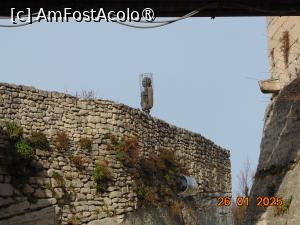 [P42] Lacoste, zona în ruine a castelului, se vede bustul marchizului de Sade » foto by Yolanda
 - 
<span class="allrVoted glyphicon glyphicon-heart hidden" id="av1469963"></span>
<a class="m-l-10 hidden" id="sv1469963" onclick="voting_Foto_DelVot(,1469963,1628)" role="button">șterge vot <span class="glyphicon glyphicon-remove"></span></a>
<a id="v91469963" class=" c-red"  onclick="voting_Foto_SetVot(1469963)" role="button"><span class="glyphicon glyphicon-heart-empty"></span> <b>LIKE</b> = Votează poza</a> <img class="hidden"  id="f1469963W9" src="/imagini/loader.gif" border="0" /><span class="AjErrMes hidden" id="e1469963ErM"></span>